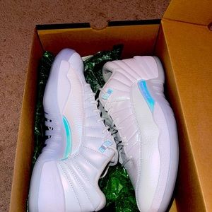 Mens Size 9 Easter Jordan 12,s